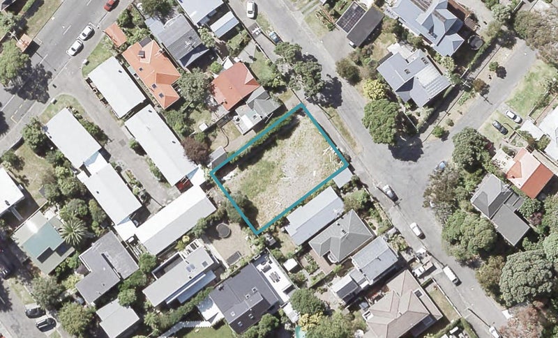 8 Matipo Street, Eastbourne, Lower Hutt - Carousel 1