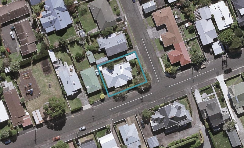 26 Wallace Place, Westown, New Plymouth - Carousel 1