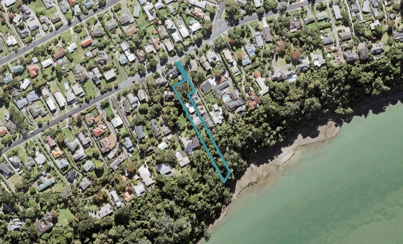 116 Cliff View Drive, Green Bay, Auckland - Carousel 1
