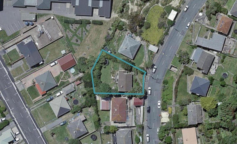 9 Elphinstone Avenue, Strathmore Park, Wellington - Carousel 1