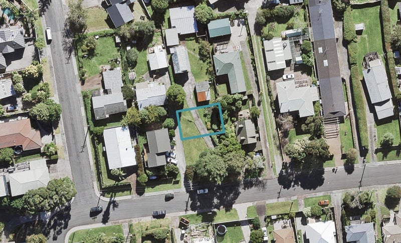 13B Teal Crescent, Beach Haven, Auckland - Carousel 1