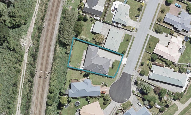 32 Mary Huse Grove, Manor Park, Lower Hutt - Carousel 1