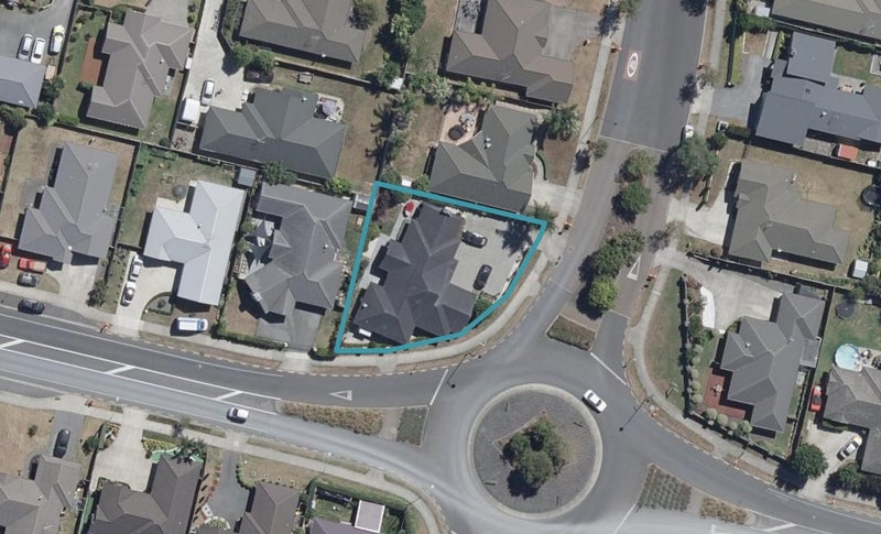 1 Barrington Drive, Huntington, Hamilton - Carousel 1