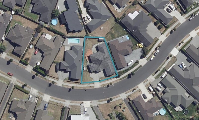 117 Saint James Drive, Huntington, Hamilton - Carousel 1