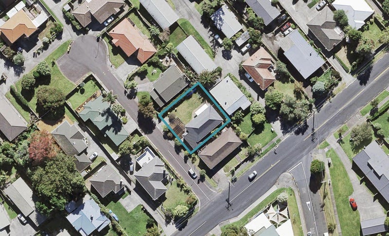 1 Davern Lane, New Lynn, Auckland - Carousel 1