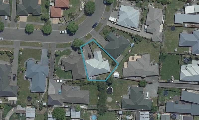 31 Coolspring Way, Redwood, Christchurch - Carousel 1