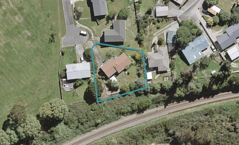 24 Edelweiss Grove, Timberlea, Upper Hutt - Carousel 1