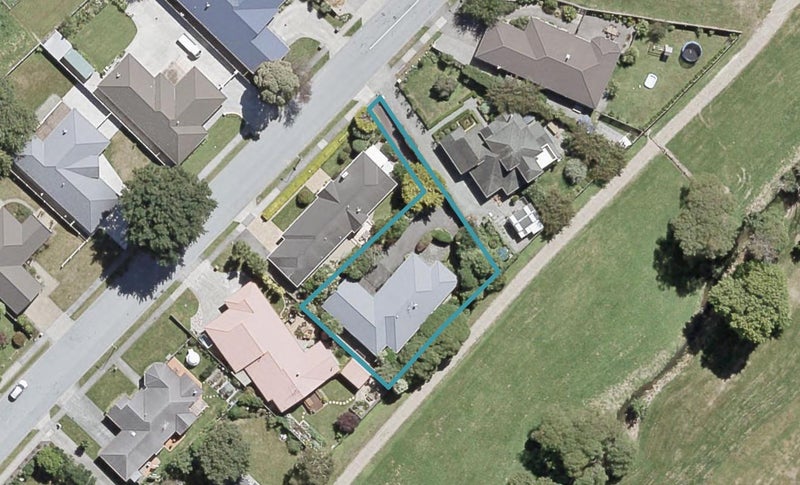 2 Mary Huse Grove, Manor Park, Lower Hutt - Carousel 1