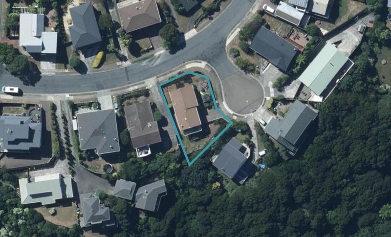 24 Bodmin Terrace, Camborne, Porirua - Carousel 1