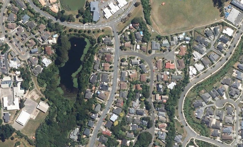 11 Exploration Way, Whitby, Porirua - Carousel 1