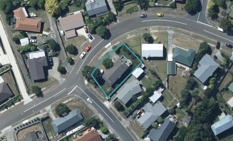 27 Staithes Drive North, Whitby, Porirua - Carousel 1