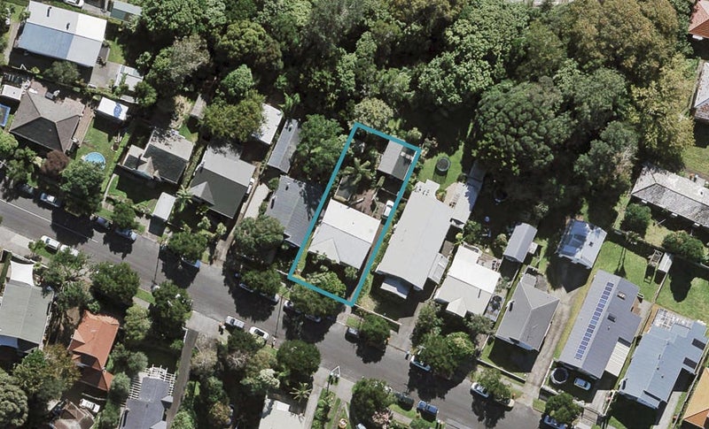 23 Aroha Avenue, Sandringham, Auckland - Carousel 1