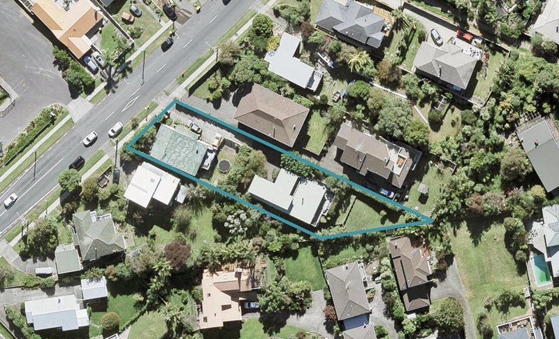 2/61 Deep Creek Road, Waiake, Auckland - Carousel 1