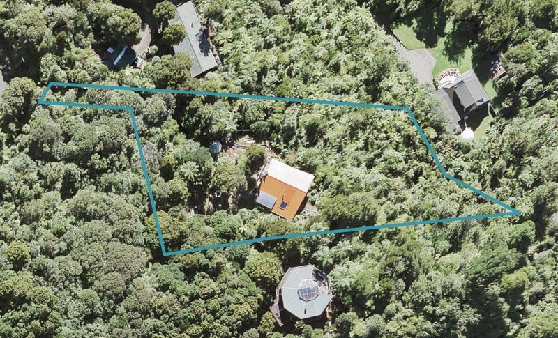 15 Quinns Road, Waiatarua, Auckland - Carousel 1