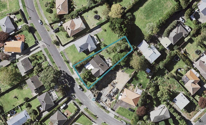 18 Clairville Crescent, Wai o Taiki Bay, Auckland - Carousel 1