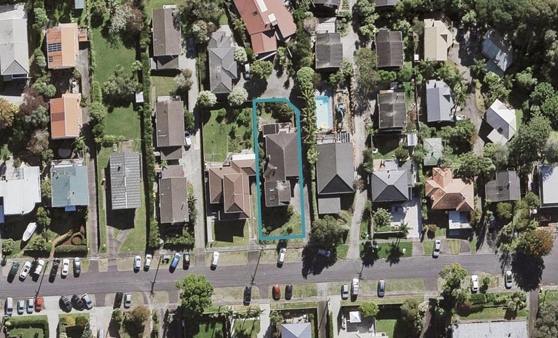 14 Waratah Street, Birkenhead, Auckland - Carousel 1