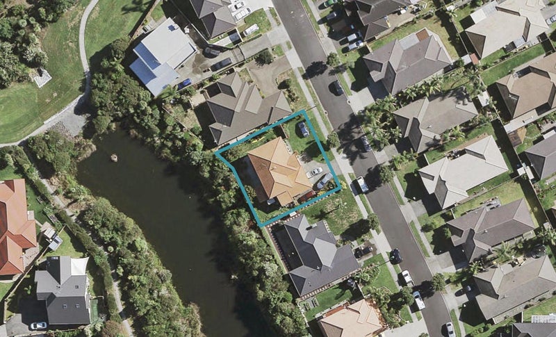 12 Stranraer Crescent, Wattle Downs, Auckland - Carousel 1