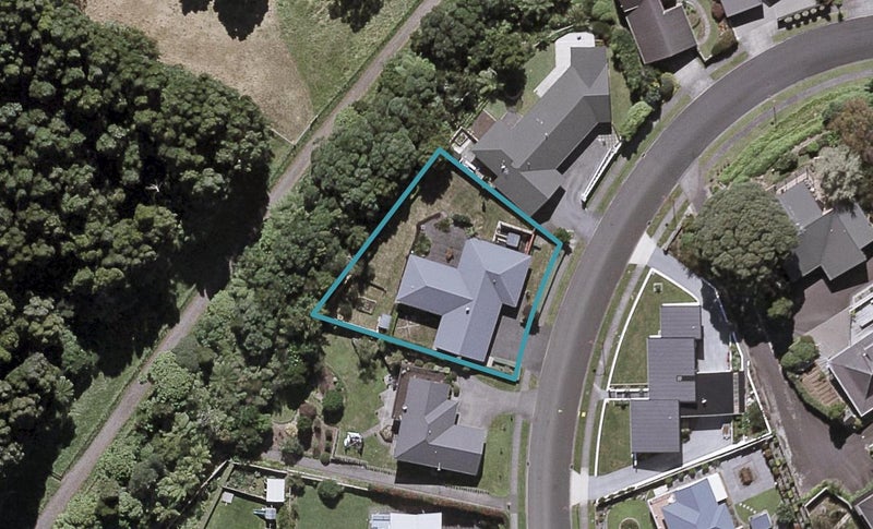 16 Redwood Crescent, Hurdon, New Plymouth - Carousel 1