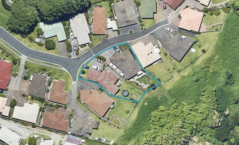 2 Begonia Way, Greerton, Tauranga - Carousel 1