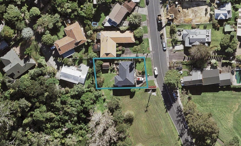 55 Colonial Road, Chatswood, Auckland - Carousel 1
