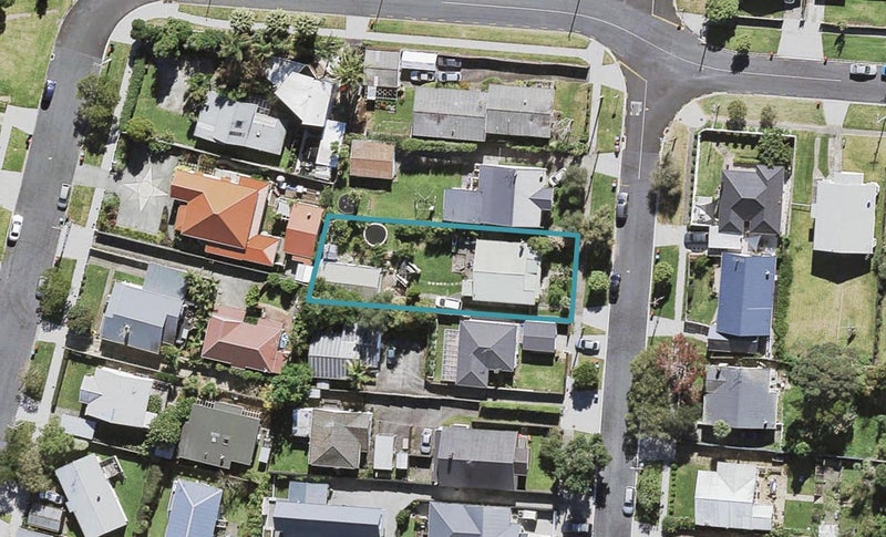 22 Warwick Street, Morningside, Auckland - Carousel 1