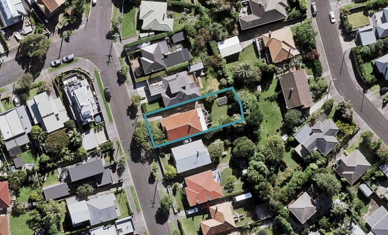 11 Westmere Park Avenue, Westmere, Auckland - Carousel 1