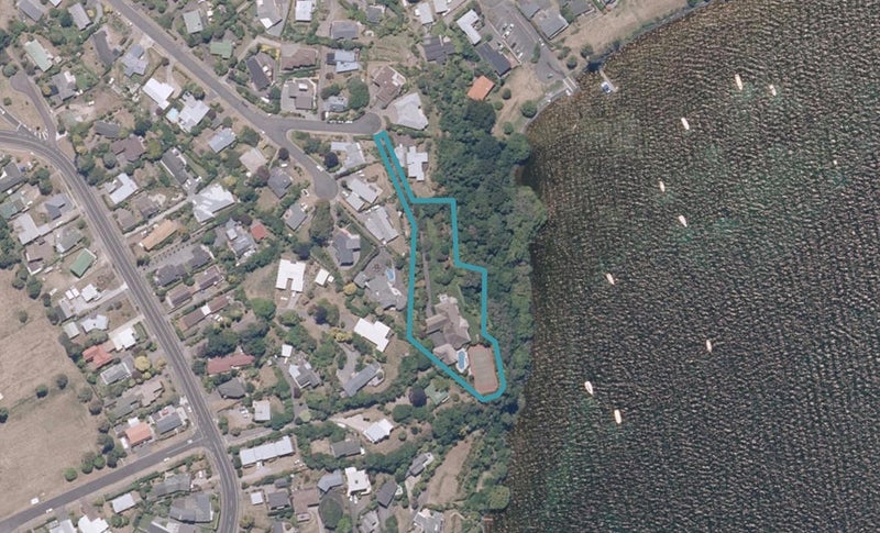 13 Sylvia Place, Acacia Bay, Taupō - Carousel 1