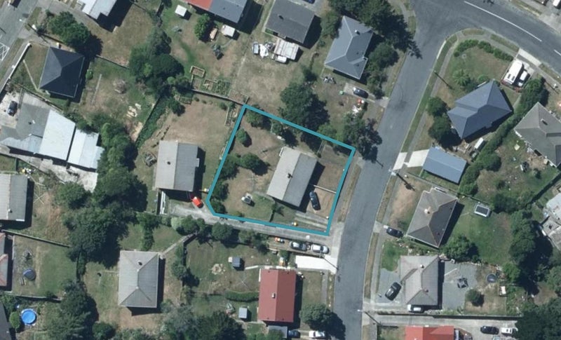 4 Northumberland Street, Cannons Creek, Porirua - Carousel 1