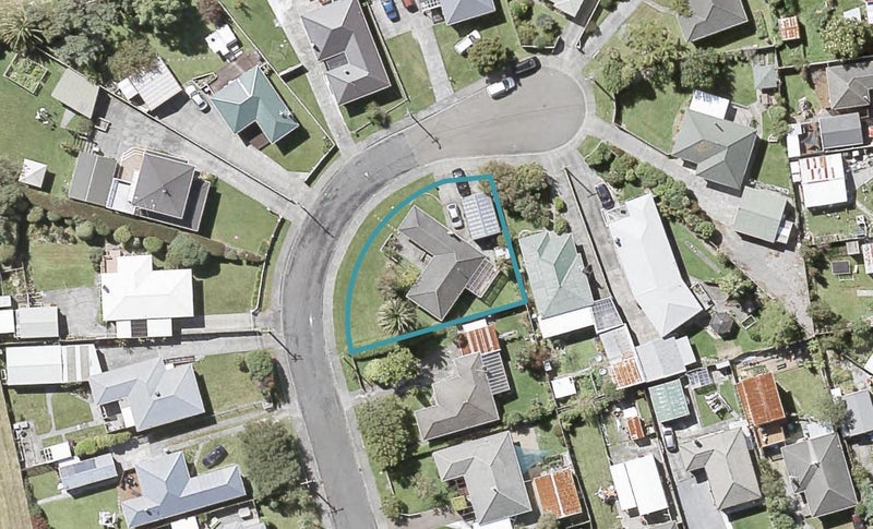 8 Miles Crescent, Wainuiomata, Lower Hutt - Carousel 1