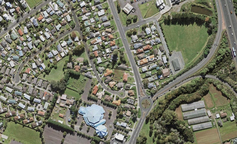 132 Coronation Road, Mangere Bridge, Auckland - Carousel 1