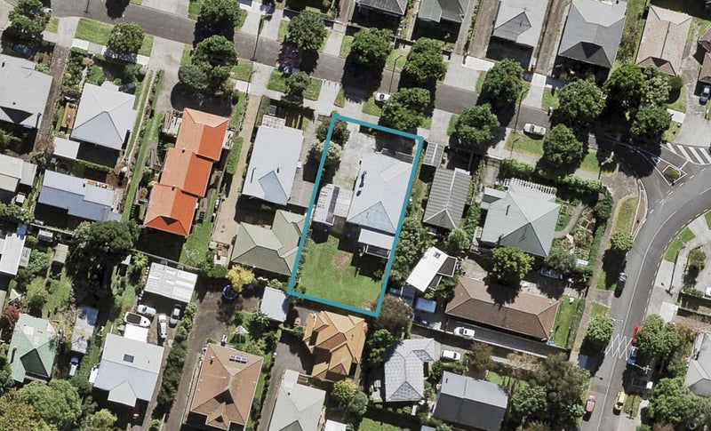 23 Jason Avenue, Sandringham, Auckland - Carousel 1