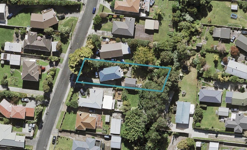 37 Longburn Road, Henderson, Auckland - Carousel 1