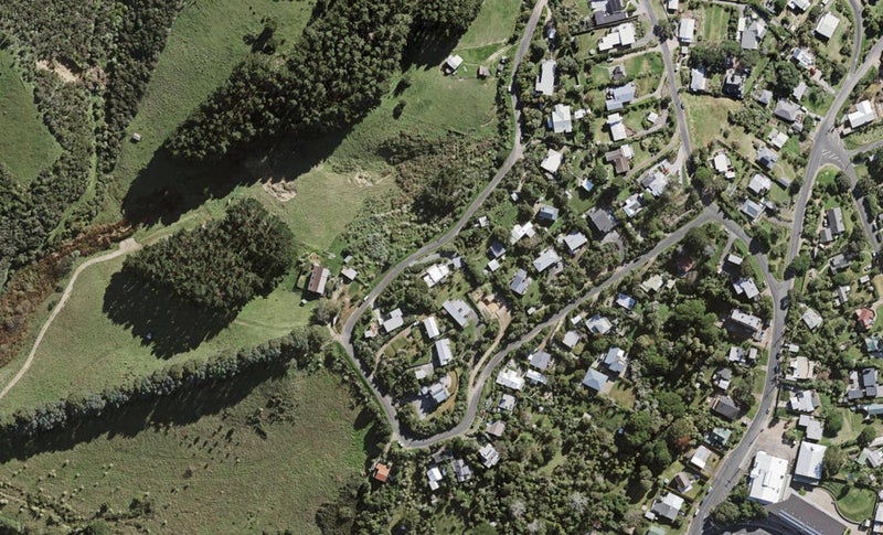 25 Tiri Road, Oneroa, Waiheke Island - Carousel 1