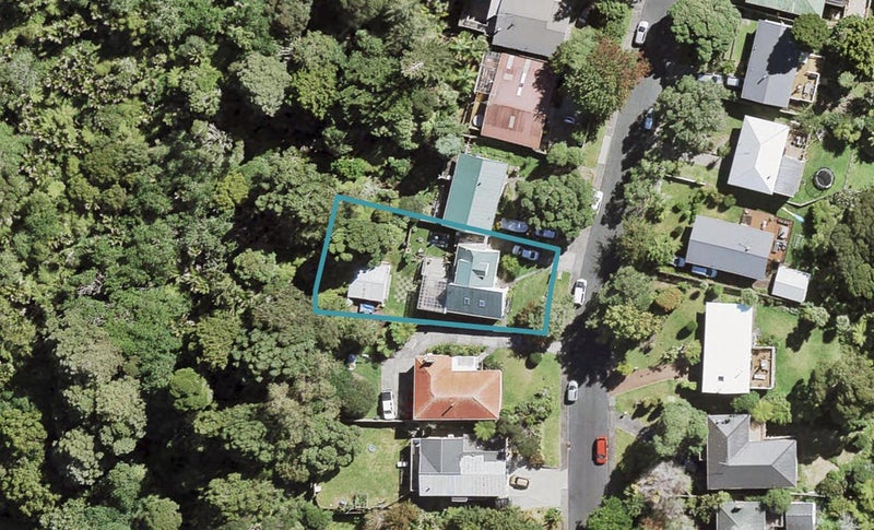 39 Rimutaka Place, Titirangi, Auckland - Carousel 1