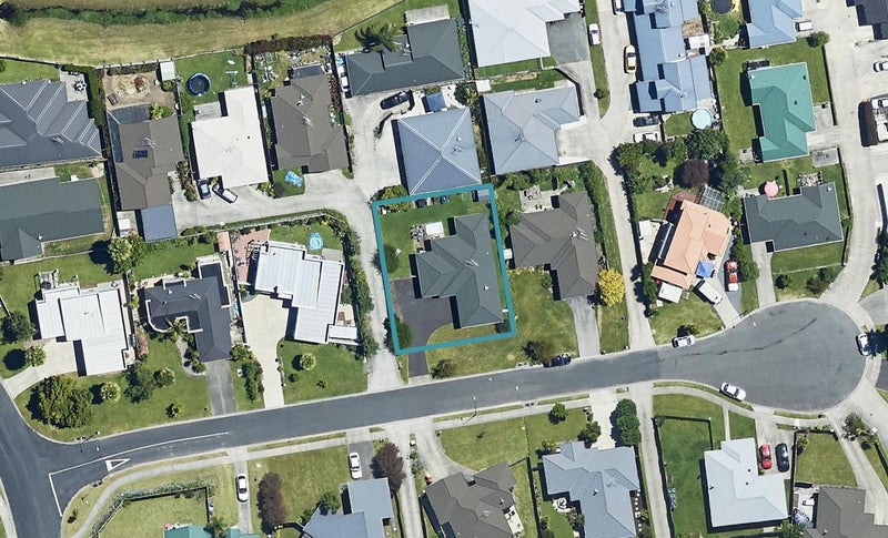 17 Lisa Place, Brookfield, Tauranga - Carousel 1
