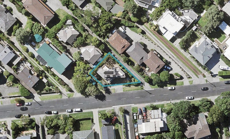 16 Castor Bay Road, Castor Bay, Auckland - Carousel 1