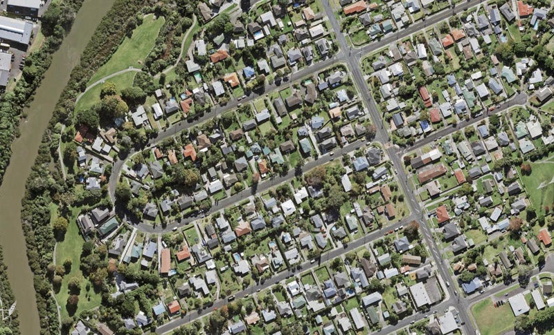 9 Sherwood Avenue, Te Atatu South, Auckland - Carousel 1