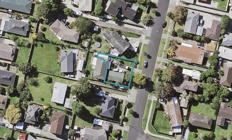 13 Minaret Drive, Bucklands Beach, Auckland - Carousel 1