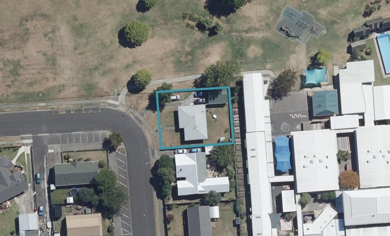 8 Courtney Avenue, Dinsdale, Hamilton - Carousel 1