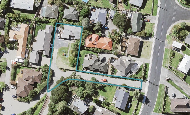 3 Renlee Place, Shelly Park, Auckland - Carousel 1