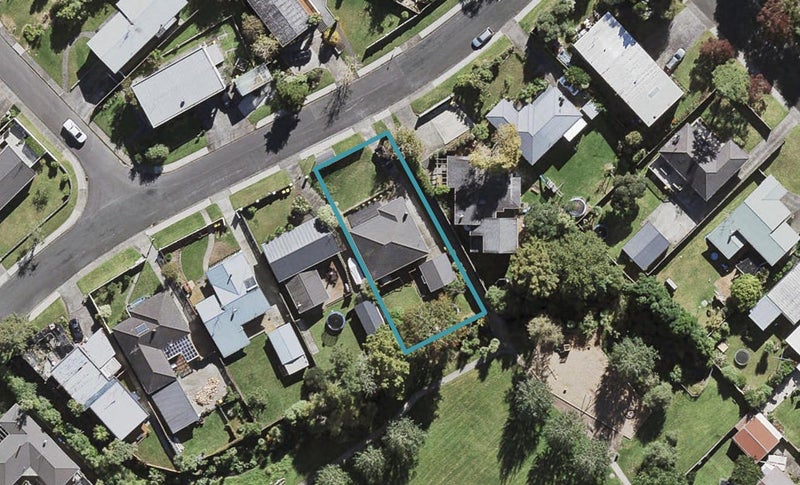 8 Mountbatten Avenue, Hillcrest, Auckland - Carousel 1