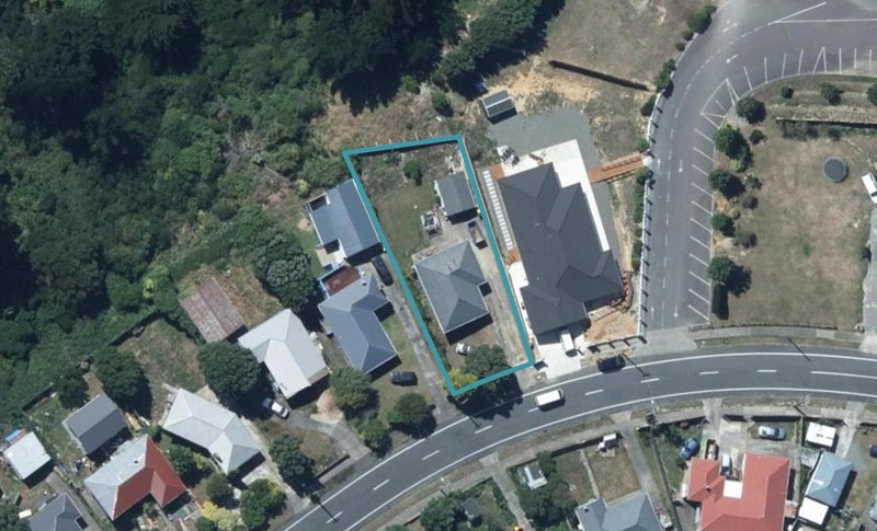 107 Castor Crescent, Cannons Creek, Porirua - Carousel 1