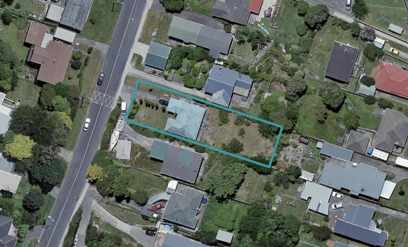 20 Bell Street, Tawa, Wellington - Carousel 1