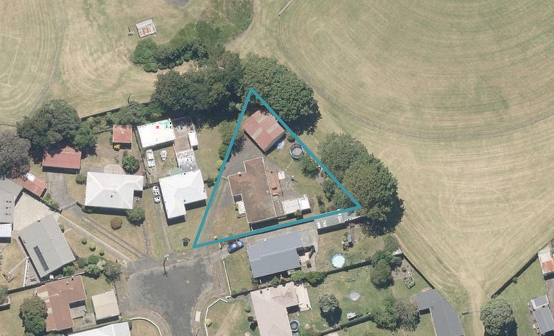 6 Harris Place, Gonville, Whanganui - Carousel 1