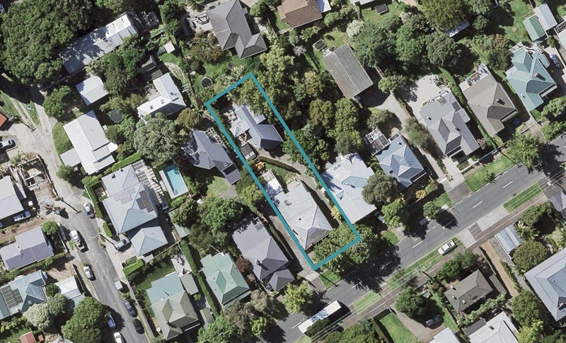 1/49 Albert Road, Devonport, Auckland - Carousel 1