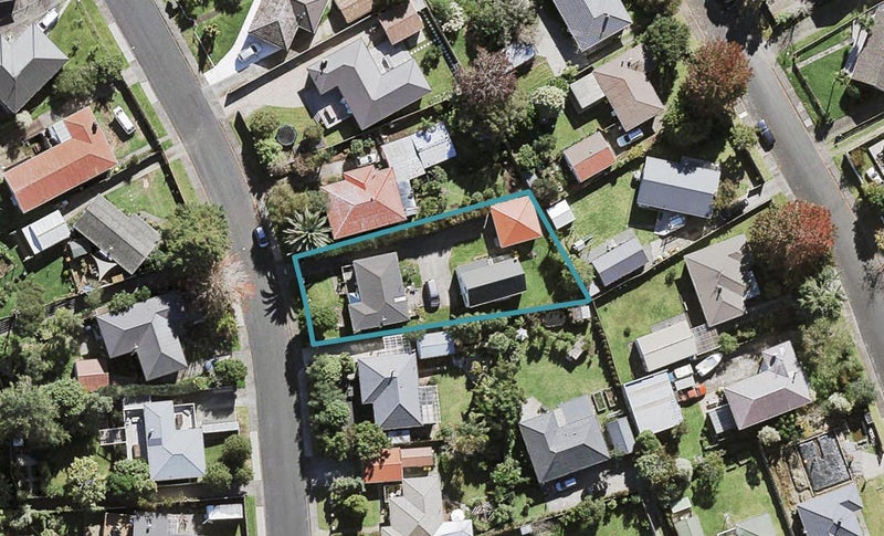 31 Paragon Avenue, Beach Haven, Auckland - Carousel 1