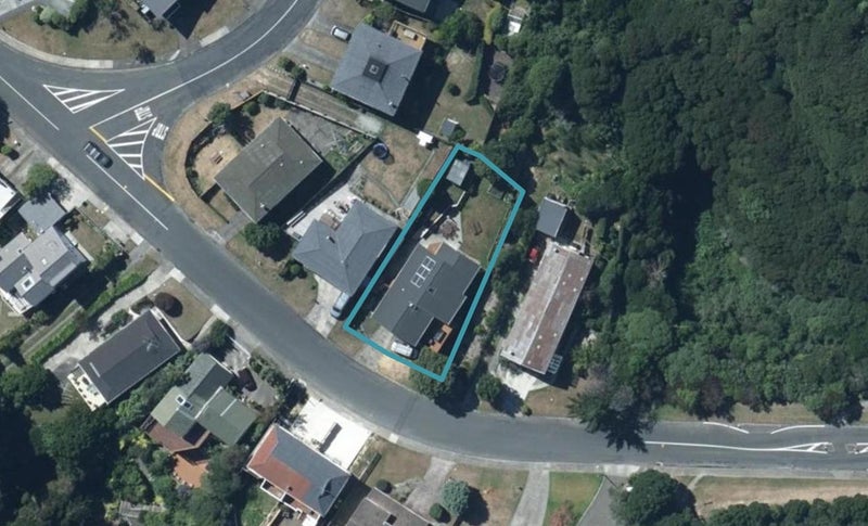 21 Penryn Drive, Camborne, Porirua - Carousel 1