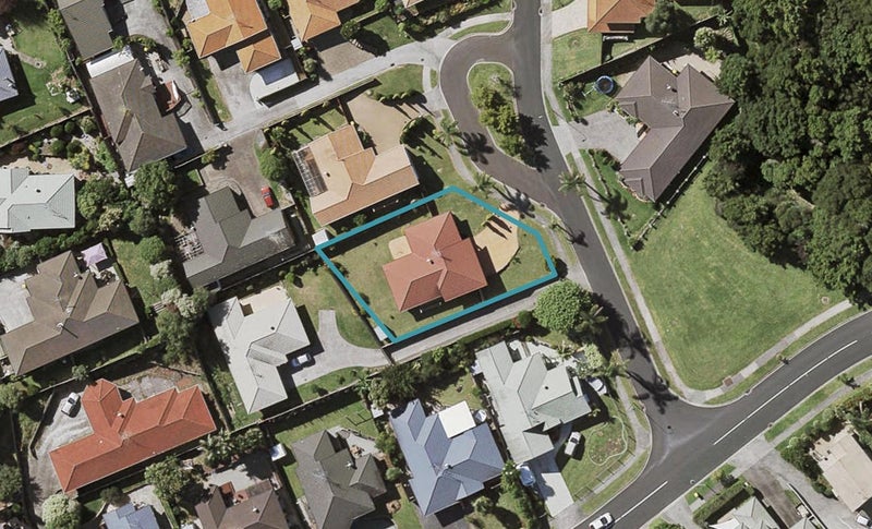6 Piper Place, Goodwood Heights, Auckland - Carousel 1