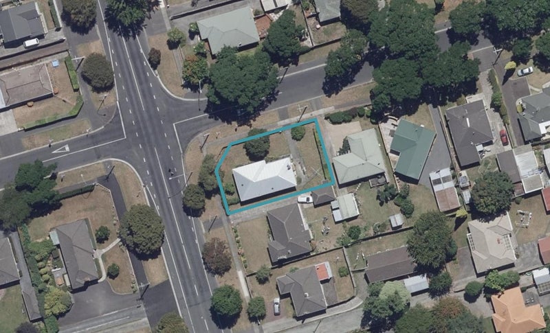 102 Brookfield Street, Hamilton East, Hamilton - Carousel 1