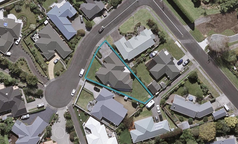 3 Royal Heights, Glen Avon, New Plymouth - Carousel 1